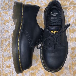 Dr. Martens doc 1461 black leather low top steel toe slip resistant boots 6